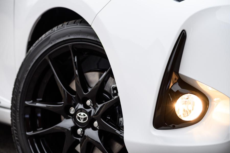 Колеса Toyota Yaris Hybrid GR Sport 2019 года  (UK) (фото 38 из 40)